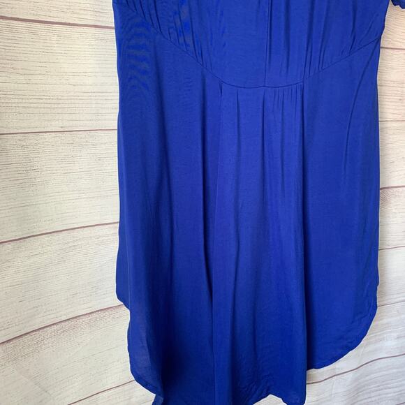 Lily White Hi Low Blue Blouse Short Sleeves Key Hole Tailcoat Style Back Size M - Picture 14 of 14
